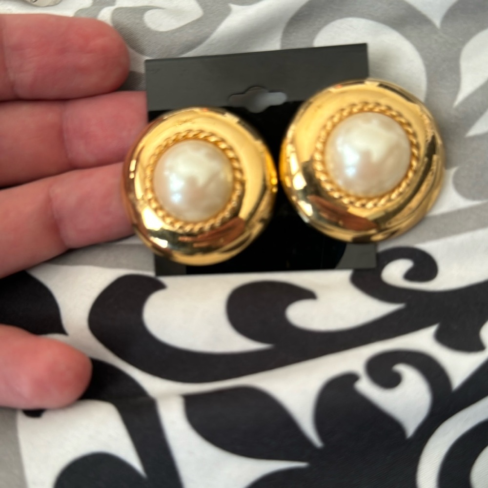 Vintage Monet circle pearl earrings clips.  Approximately 1in diameter